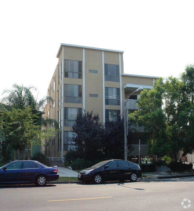 Building Photo - Roxbury Manor