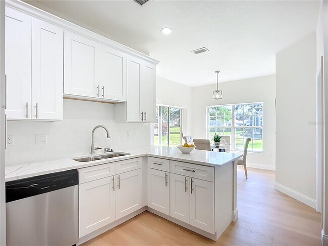 Building Photo - 2960 Sandringham Pl