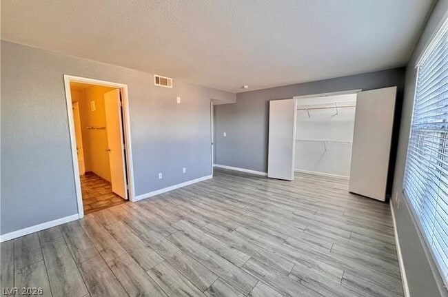 Building Photo - 1150 N Buffalo Dr