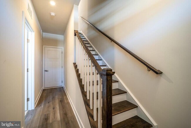Building Photo - 14064 Sunrise Valley Dr