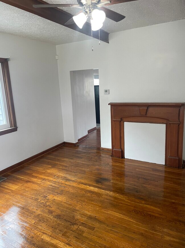 Building Photo - 556 13th Ave