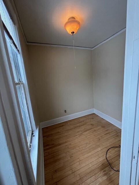 Building Photo - 1012 E Clarke St