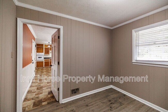 Building Photo - 1110 Maple Cir