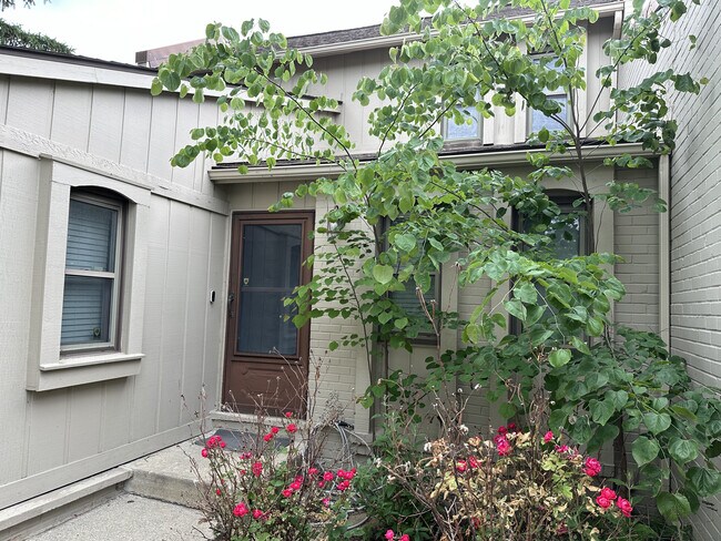 Building Photo - 3045 Moon Lake Dr