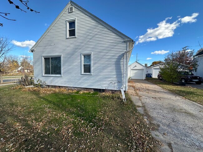 Building Photo - 715 W Thomas St