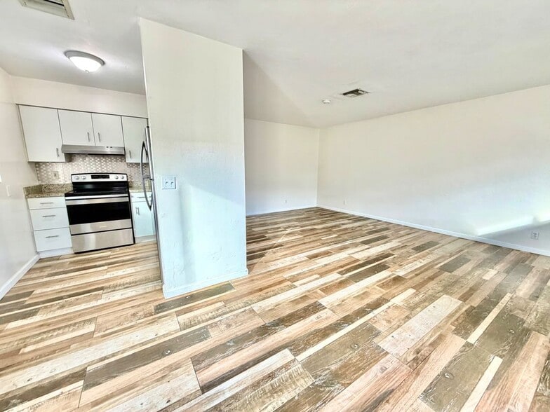 Building Photo - 1821 N 17th Ct