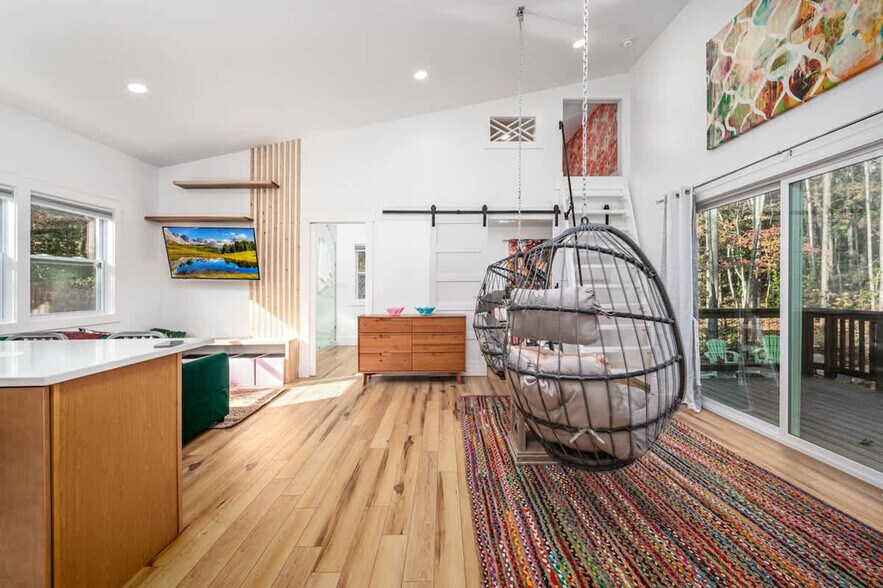 Building Photo - 288 Stonewall Road-SI ID1055518P