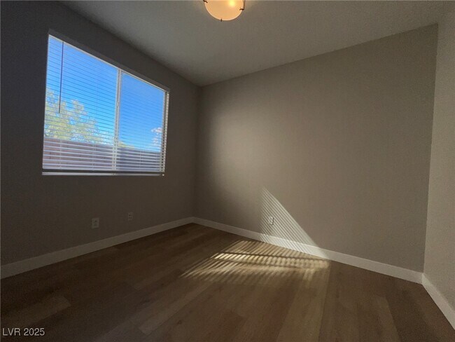 Building Photo - 10780 Valencia Hills St