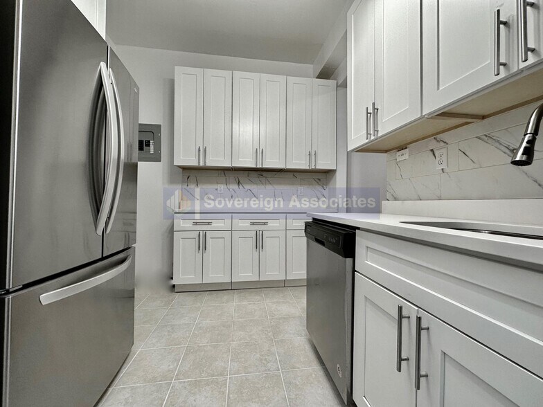 Building Photo - 308 W 104th St