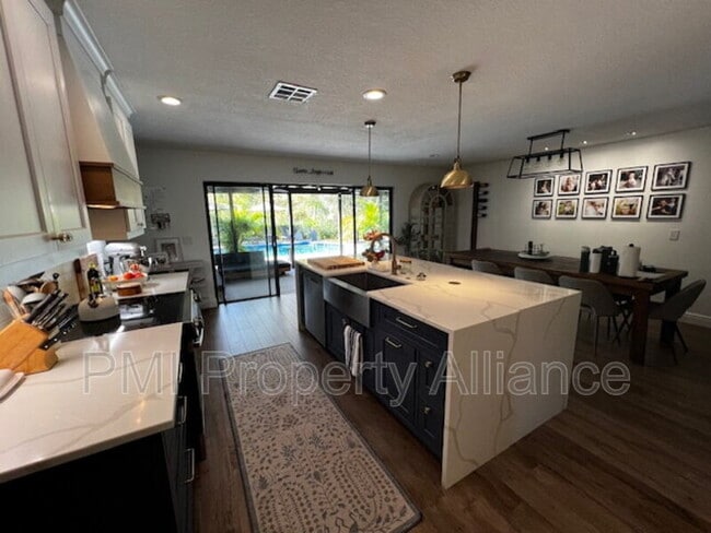 Building Photo - 4044 Tenita Dr