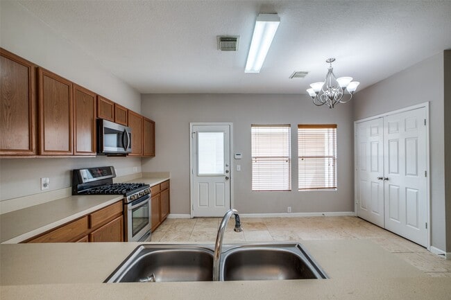 Building Photo - 23838 Pebworth Pl