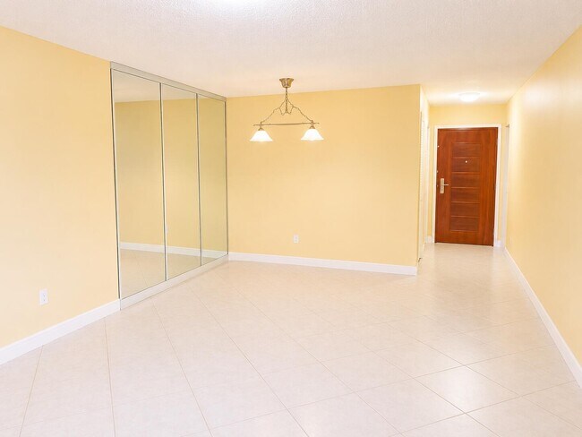 Building Photo - 4116 NW 88th Ave