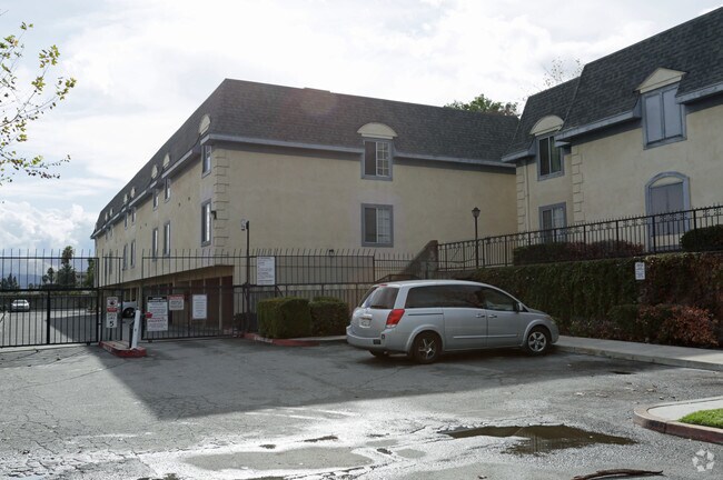 Building Photo - 149 W 6th St