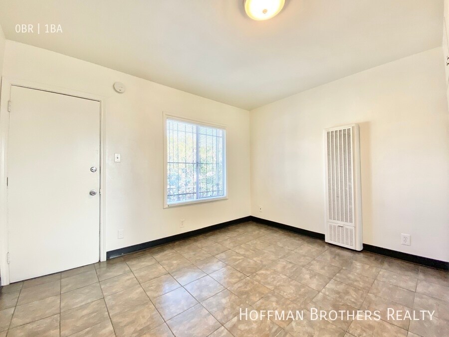 Building Photo - 11425 S Figueroa St