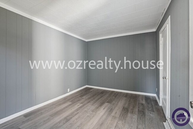 Building Photo - 1647 Eleanor Ave