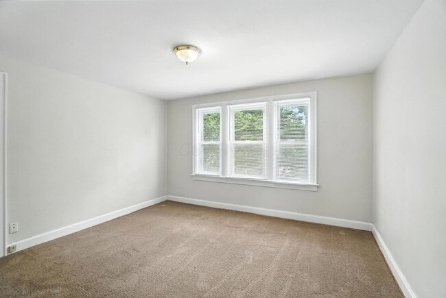 Building Photo - 825 S Terrace Ave