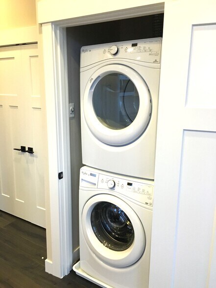 Building Photo - 2311 E John St