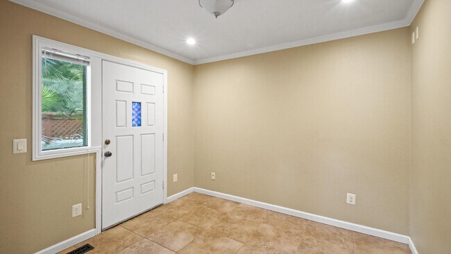 Building Photo - 22 Greengate Ct