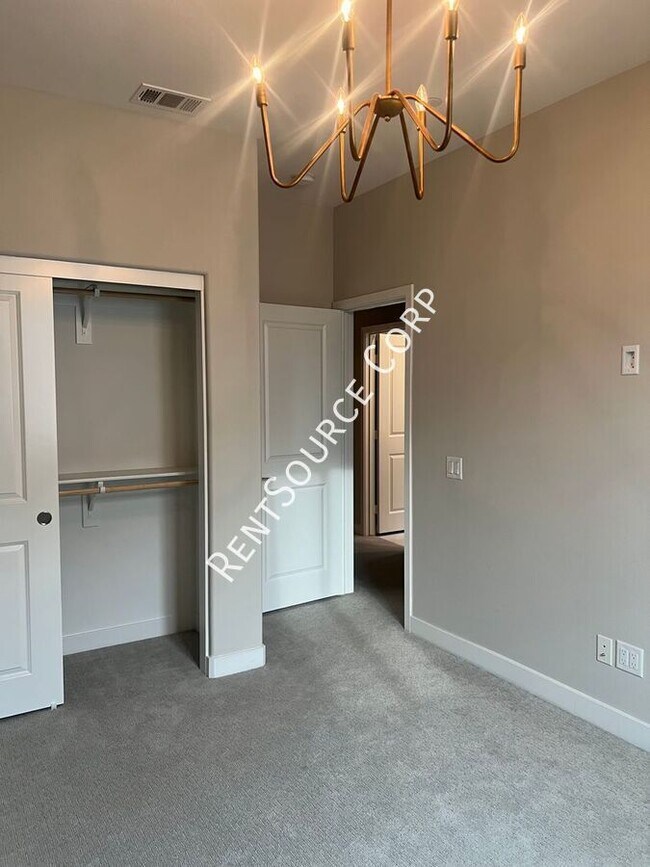 Building Photo - 27227 W Coyote Bush Ct