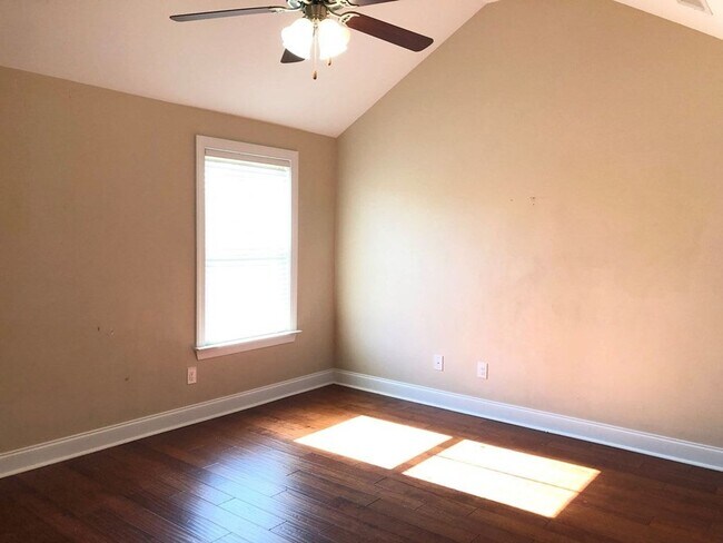 Building Photo - 226 Sandleton Way