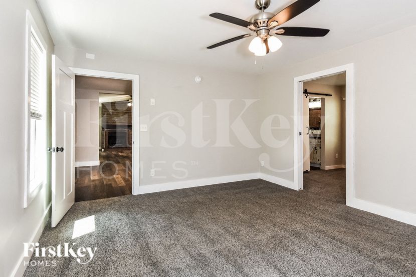 Building Photo - 595 School Rd