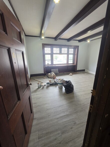 Building Photo - 325 Roseville Ave