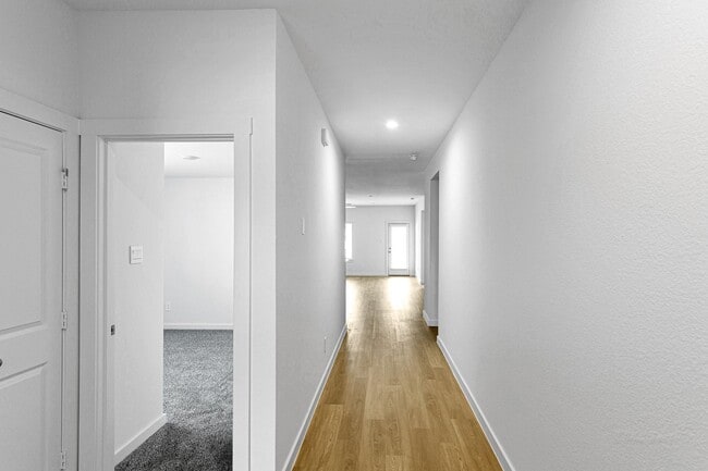 Building Photo - 1718 Battisti Dr