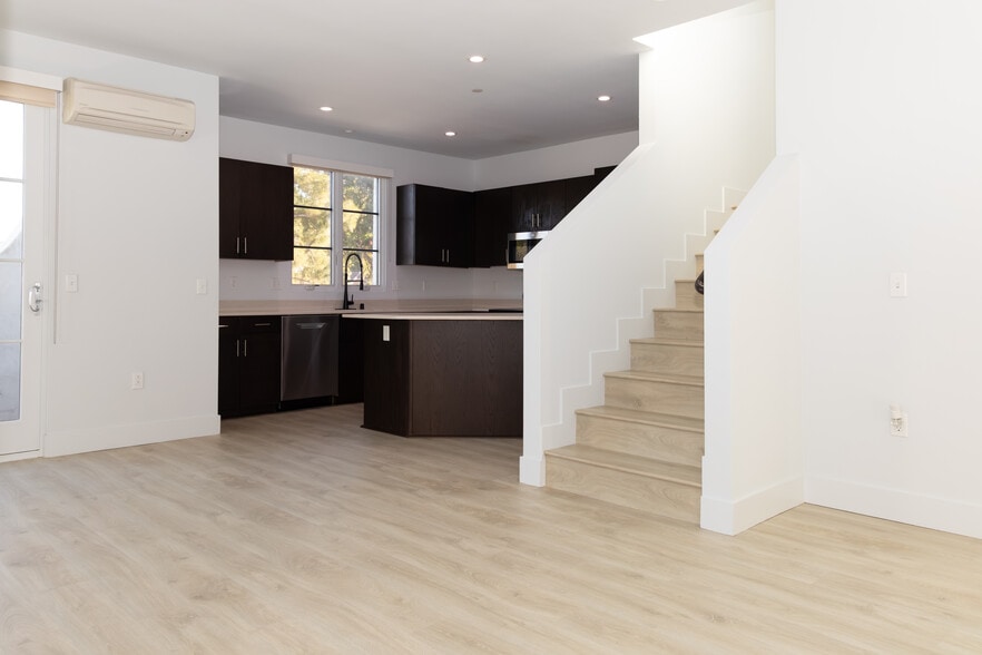 Building Photo - Santa Clara Courts