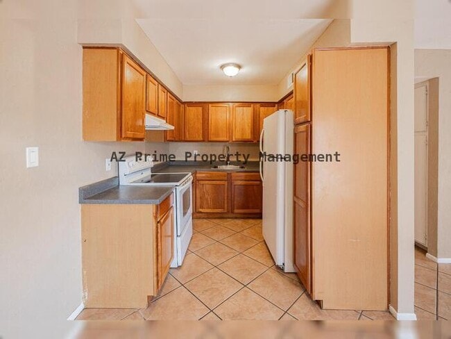 Building Photo - 922 S Acapulco Ln