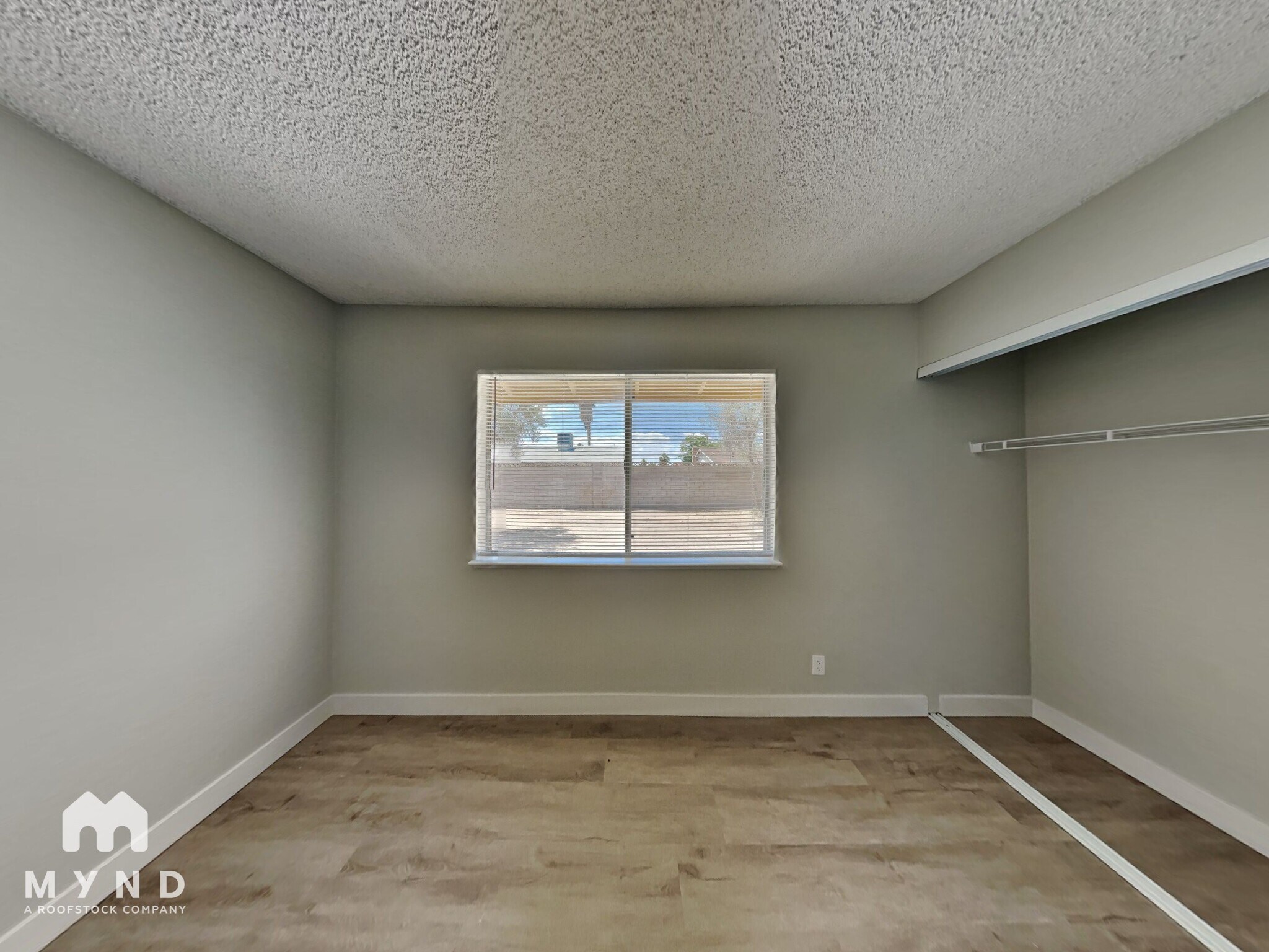 Building Photo - 5817 W Robin Ln