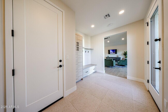 Building Photo - 6314 N 10th Dr