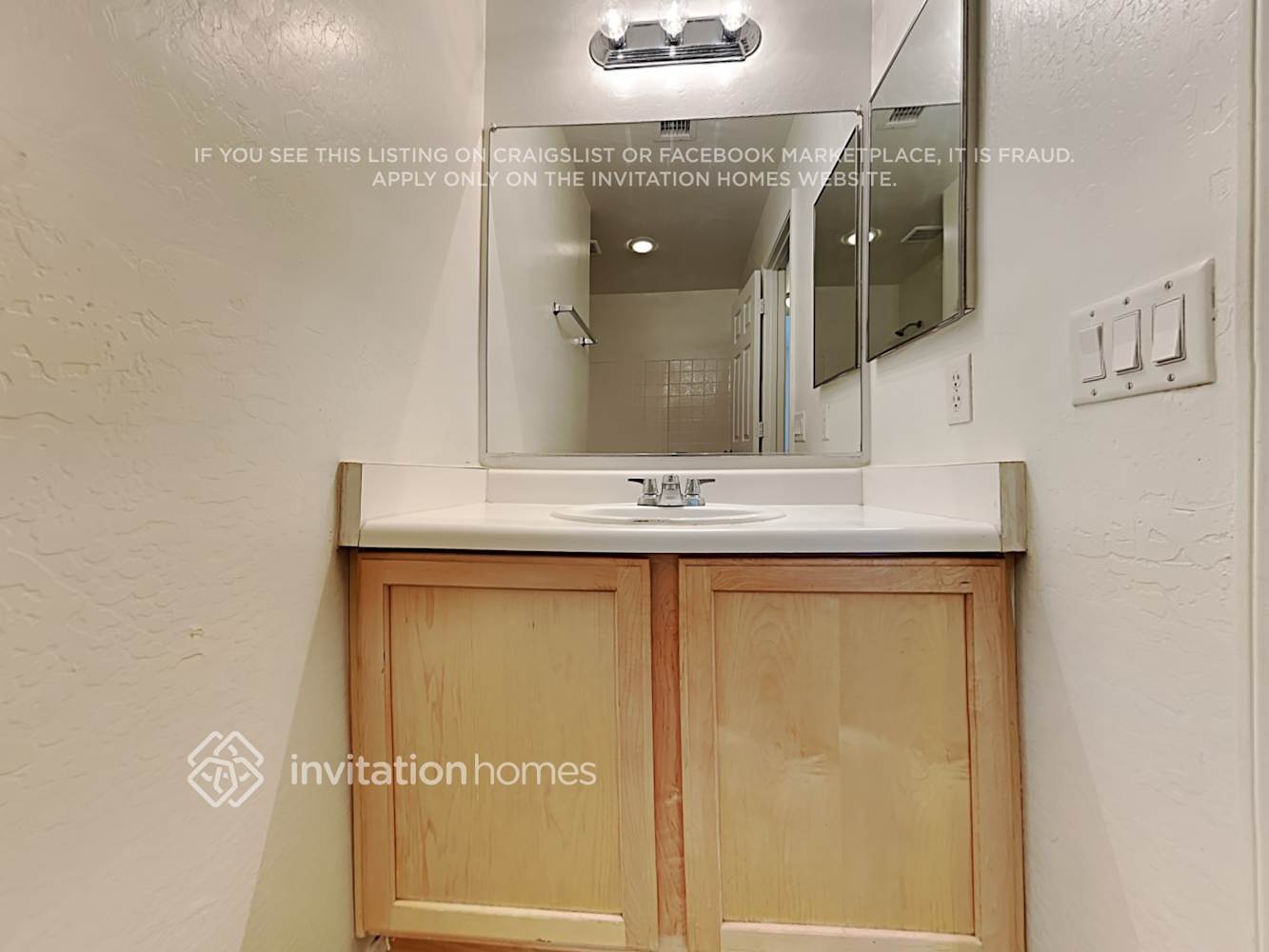 Building Photo - 10513 W Alvarado Rd