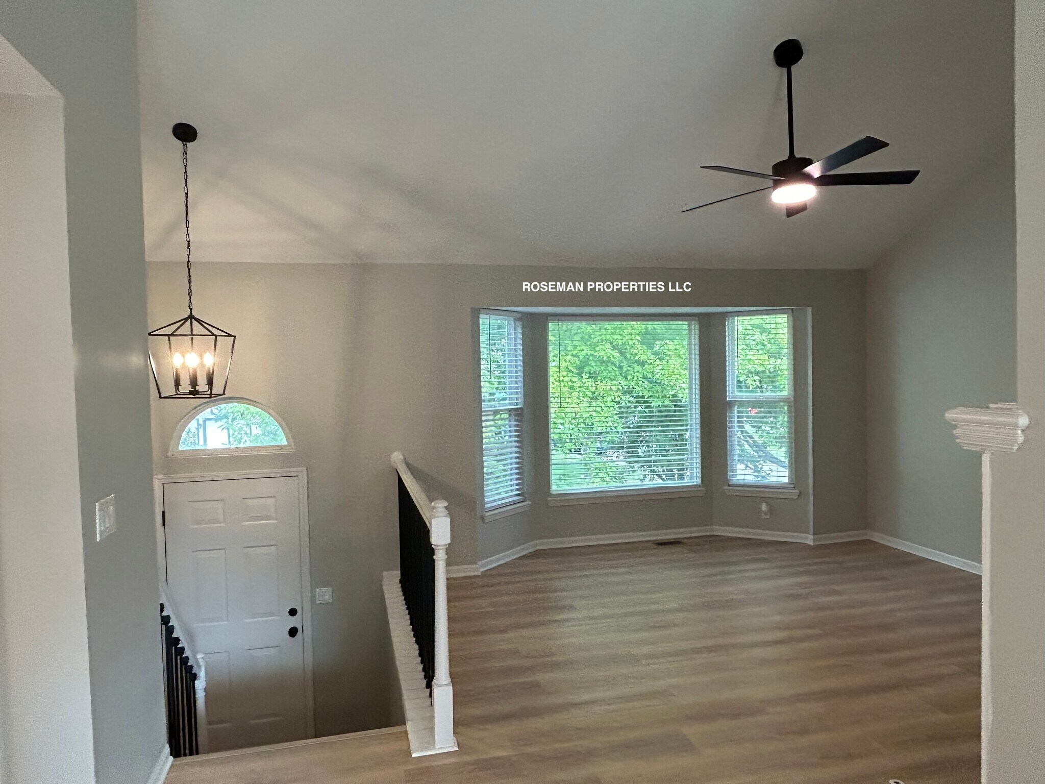 Living Room - 1045 N Lincoln St
