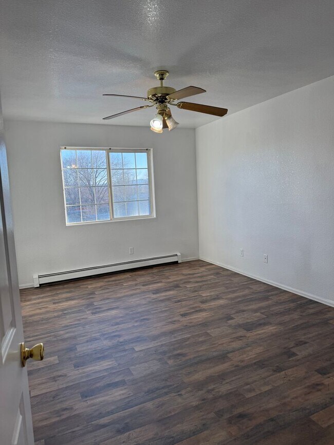 Building Photo - 481 1/2 Tracy Dr