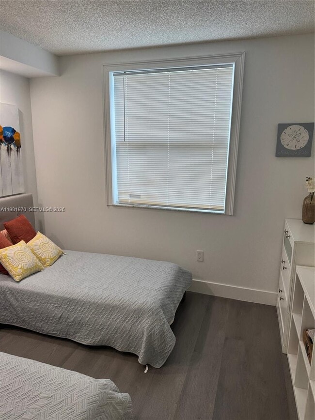 Building Photo - 17150 N Bay Rd