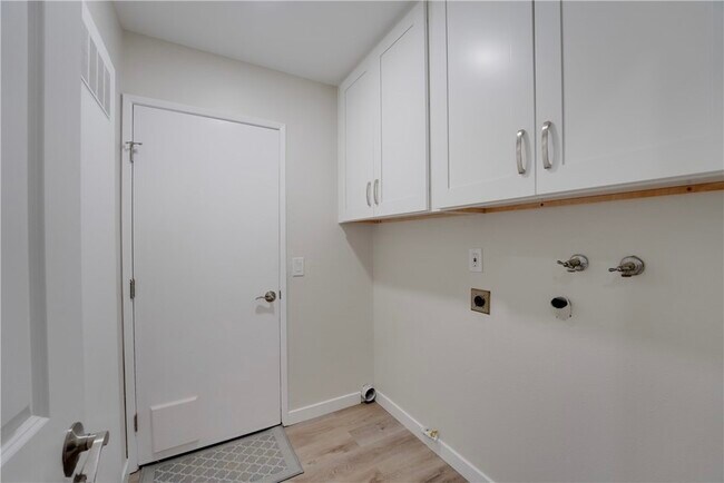Building Photo - 10319 Hemphill Ct