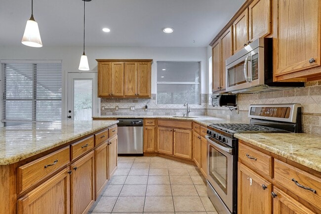 Building Photo - 1414 Laurel Oak Loop