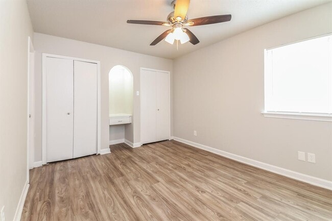 Building Photo - 1406 Ridgecrest Dr