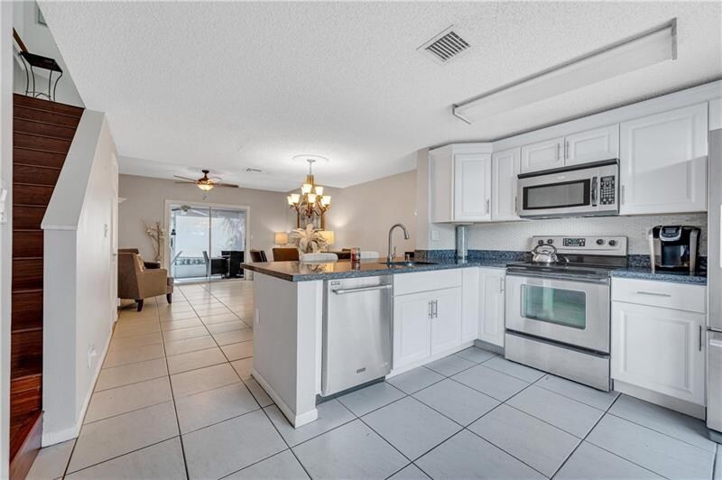 Building Photo - 2683 NE 15th St