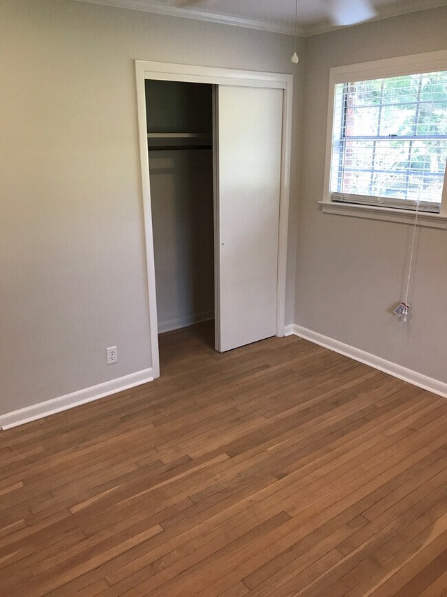 Building Photo - Beautiful home in quiet neighborhood