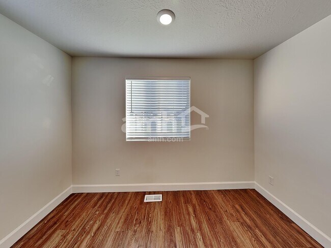 Building Photo - 5936 Verdigris Dr