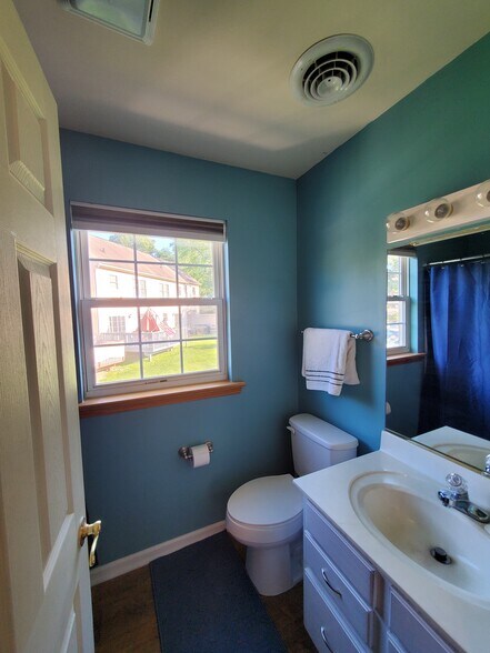 Building Photo - 10 Weiser Ct