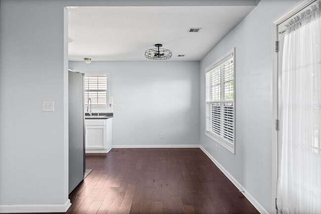 Building Photo - Pet Friendly Three Bedroom!