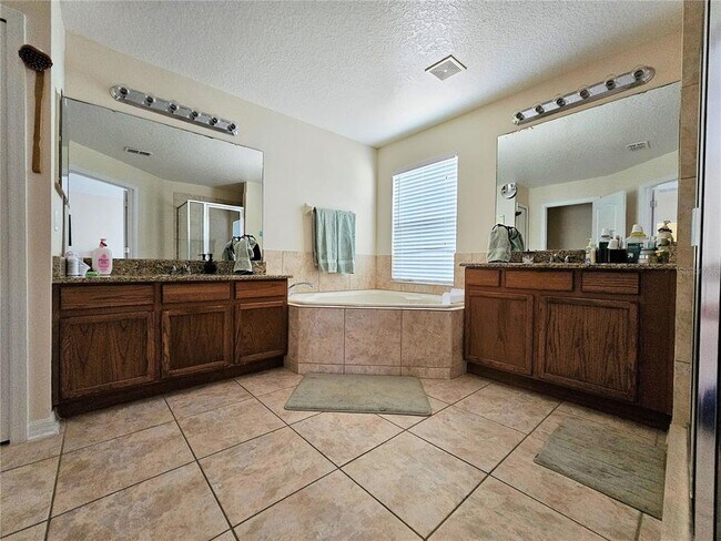 Building Photo - 718 Willett Dr