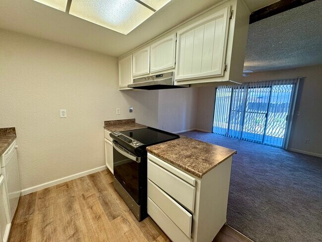 Building Photo - 2/2 duplex in Fair Oaks