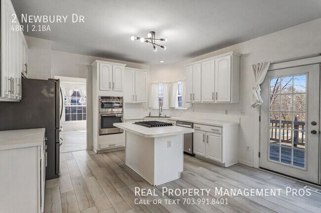 Building Photo - 2 Newbury Dr