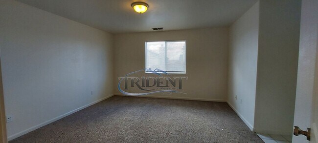 Building Photo - 4 bedroom, 3 bath house with approx. 2,183 sq. ft.