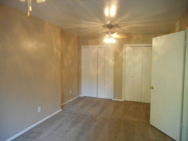 Building Photo - 3106 Cedar St