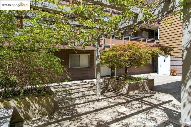 Building Photo - 2601 College Ave