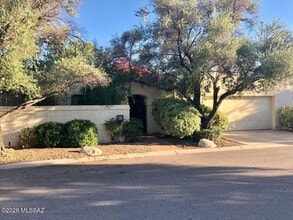 Building Photo - 2530 E Forgeus Pl